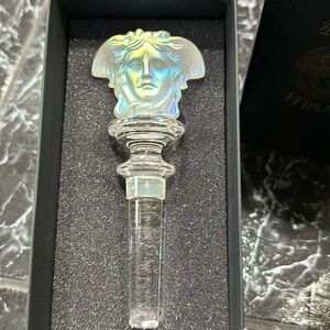 Beautiful Versace crystal/glass bottle/wine stopper 💜